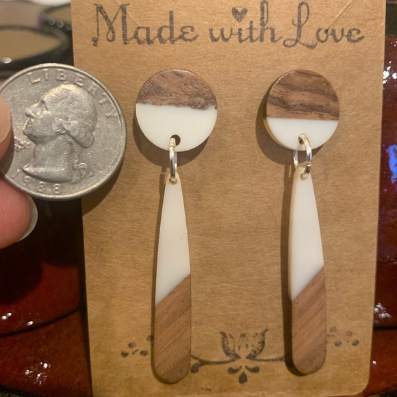 ✨NWT Earrings✨ Wood & Resin Dandlers✨Hand Crafted ✨Artisan!✨ - Picture 2 of 8